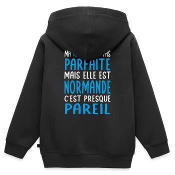 Ma maman n'est pas parfaite - Normande - Sweat Premium à capuche zippé enfant bio - noir - Dos - AI Model Kid Male (0cm)