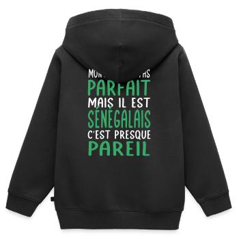 Mon papa n'est pas parfait - Sénégalais - Sweat Premium à capuche zippé enfant bio - noir - Dos - AI Model Kid Male (0cm)