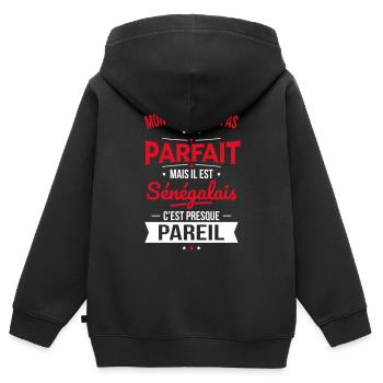 Mon papa n'est pas parfait - Sénégalais - Sweat Premium à capuche zippé enfant bio - noir - Dos - AI Model Kid Male (0cm)