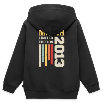März 2013 - Geburtstagsgeschenk März 2013 März - Kinder Premium Organic Zip Hoodie - Schwarz - Hinten - AI Model Kid Male (0cm)