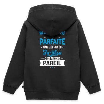 Ma maman n'est pas parfaite - Ju-jitsu - Sweat Premium à capuche zippé enfant bio - noir - Dos - AI Model Kid Male (0cm)
