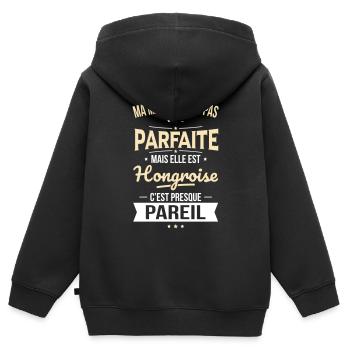 Ma maman n'est pas parfaite - Hongroise - Sweat Premium à capuche zippé enfant bio - noir - Dos - AI Model Kid Male (0cm)