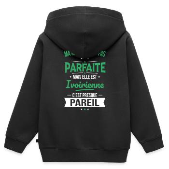 Ma maman n'est pas parfaite - Ivoirienne - Sweat Premium à capuche zippé enfant bio - noir - Dos - AI Model Kid Male (0cm)