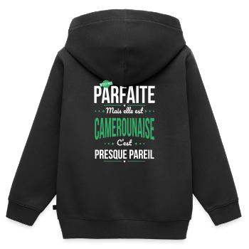 Ma maman n'est pas parfaite - Camerounaise - Sweat Premium à capuche zippé enfant bio - noir - Dos - AI Model Kid Male (0cm)