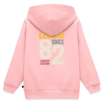 Légende depuis l’anniversaire de 1982 - Sweat Premium à capuche zippé enfant bio - rose - Dos - AI Model Kid Female (0cm)