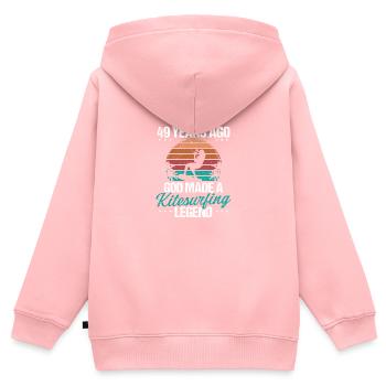 49 Anniversaire Kitesurf Legend Kiteboard 49 ans - Sweat Premium à capuche zippé enfant bio - rose - Dos - AI Model Kid Female (0cm)