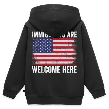 Les immigrants sont les bienvenus Les amoureux de l’immigration - Sweat Premium à capuche zippé enfant bio - noir - Dos - AI Model Kid Male (0cm)
