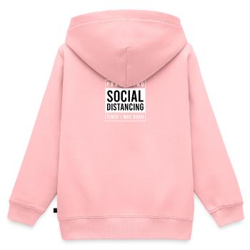 SOCIAL DISTANCING - Sweat Premium à capuche zippé enfant bio - rose - Dos - AI Model Kid Female (0cm)