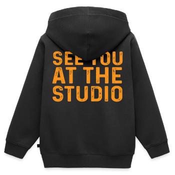 See you at the Studio - Kinder Premium Organic Zip Hoodie - Schwarz - Hinten - AI Model Kid Male (0cm)