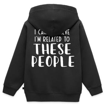 Ich kann nicht glauben, dass ich mit diesen Leuten verwandt bin - Kinder Premium Organic Zip Hoodie - Schwarz - Hinten - AI Model Kid Male (0cm)
