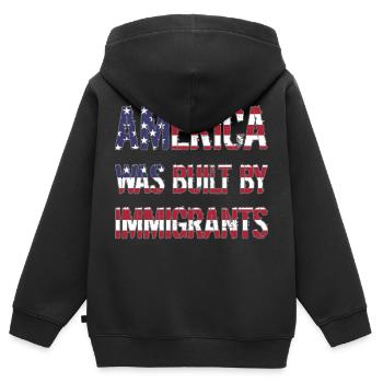L’AMÉRIQUE A ÉTÉ CONSTRUITE PAR DES IMMIGRANTS Flüchtlingsrechte - Sweat Premium à capuche zippé enfant bio - noir - Dos - AI Model Kid Male (0cm)