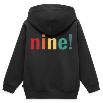 Cadeau d’anniversaire 9e anniversaire Fils Fille - Sweat Premium à capuche zippé enfant bio - noir - Dos - AI Model Kid Male (0cm)