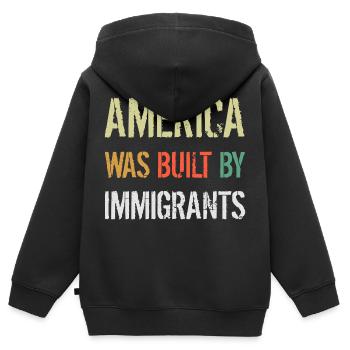 L’AMÉRIQUE A ÉTÉ CONSTRUITE PAR DES IMMIGRANTS Flüchtlingsrechte - Sweat Premium à capuche zippé enfant bio - noir - Dos - AI Model Kid Male (0cm)