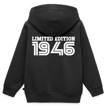 1946 - Né en 1946 - Fantastique depuis 1946 - Sweat Premium à capuche zippé enfant bio - noir - Dos - AI Model Kid Male (0cm)