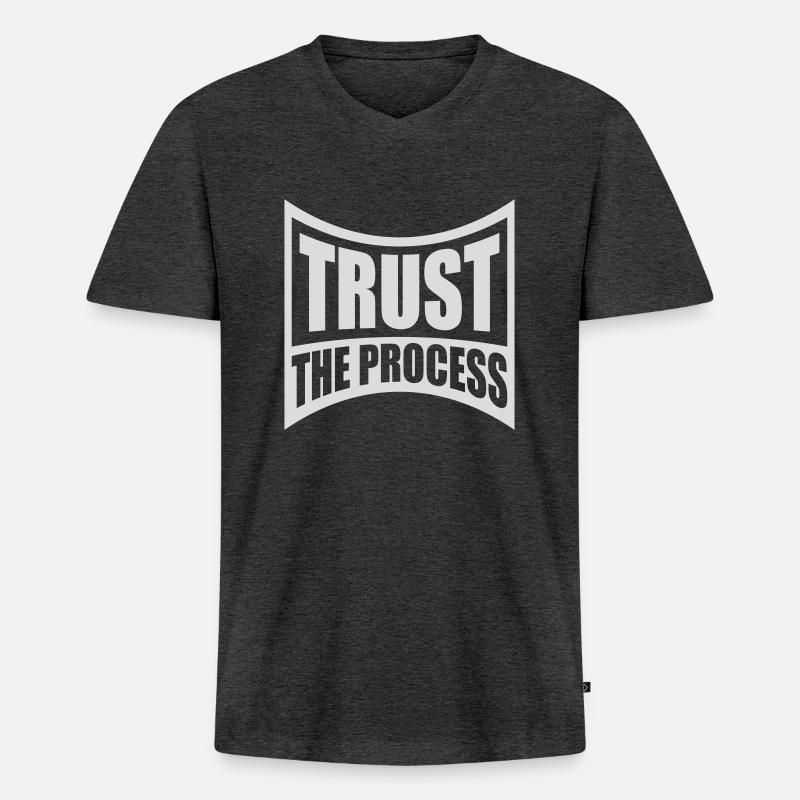 trust the process Zitat - Männer Premium Bio T-Shirt mit V-Ausschnitt - Anthrazit meliert