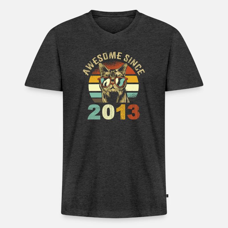 Awesome Since 2013 - Männer Premium Bio T-Shirt mit V-Ausschnitt - Anthrazit meliert