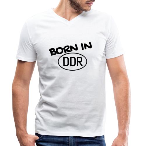 Born in DDR schwarz - Männer Bio-T-Shirt mit V-Ausschnitt von Stanley & Stella