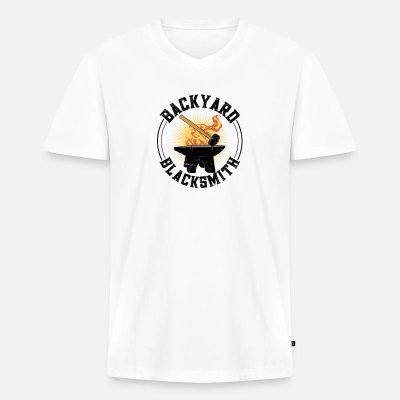 Backyard Blacksmith - Männer Premium Bio T-Shirt mit V-Ausschnitt - Weiß