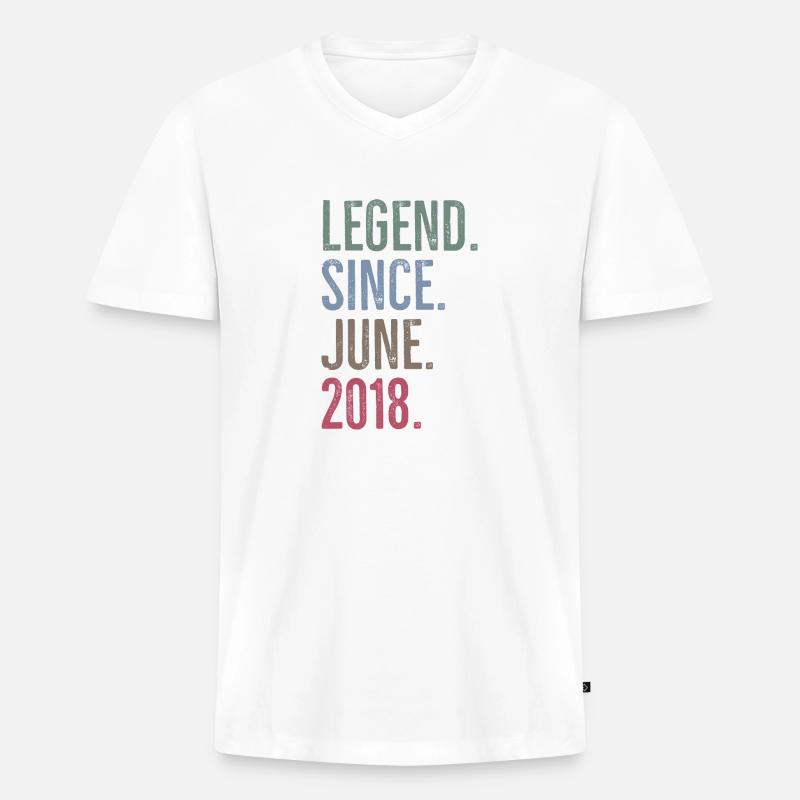 Legende seit Juni 2018 - Männer Premium Bio T-Shirt mit V-Ausschnitt - Weiß