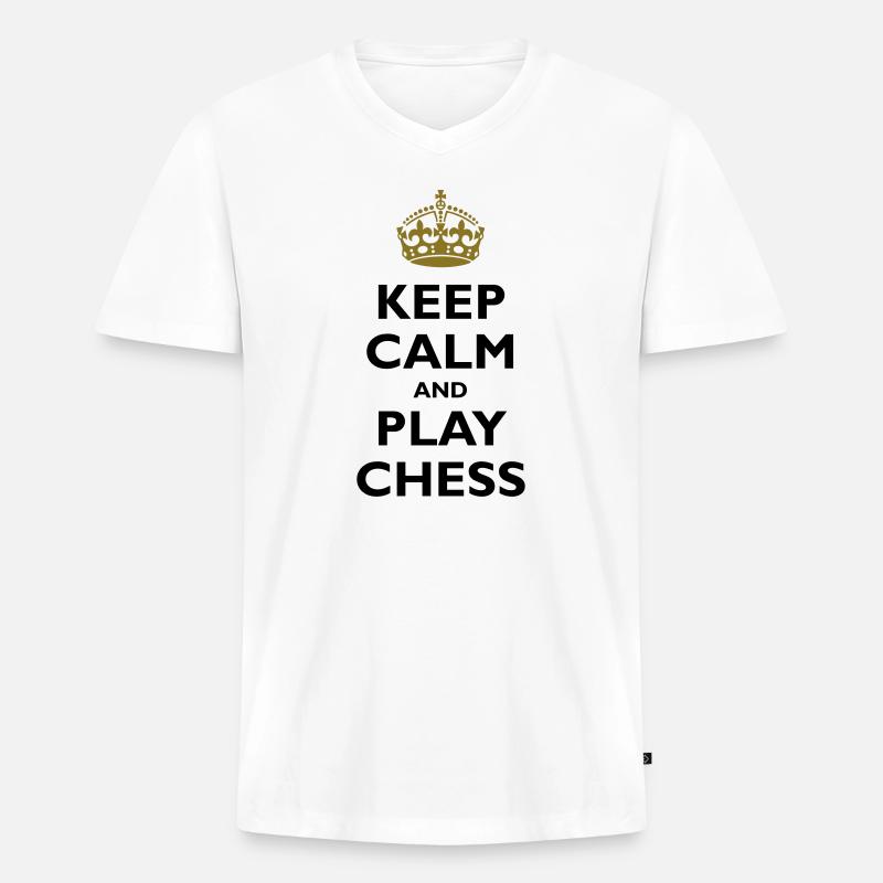 Keep calm and play chess - Männer Premium Bio T-Shirt mit V-Ausschnitt - Weiß