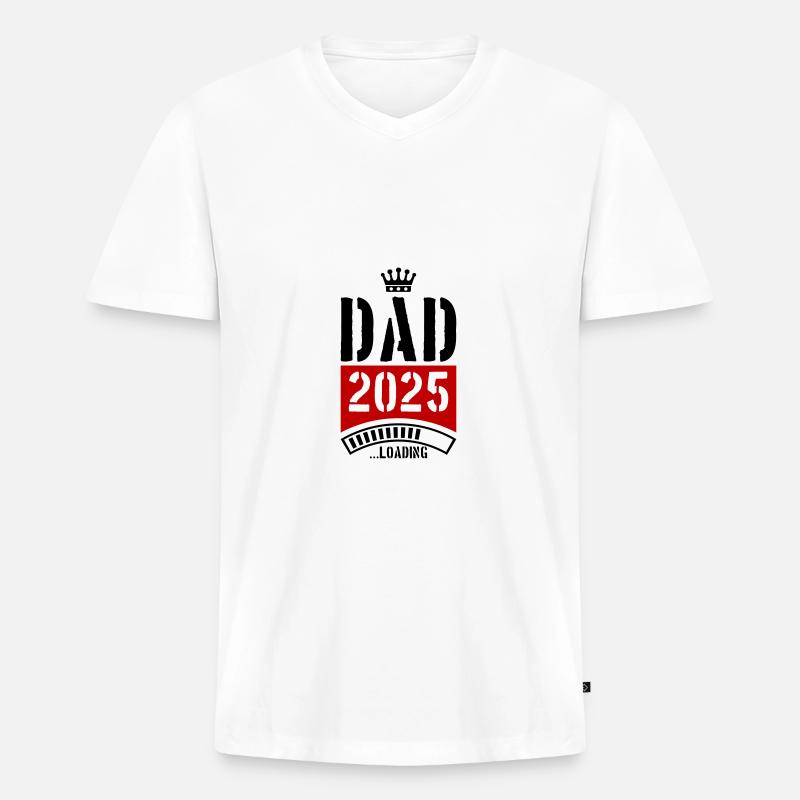Dad 2025 Loading Papa - Männer Premium Bio T-Shirt mit V-Ausschnitt - Weiß