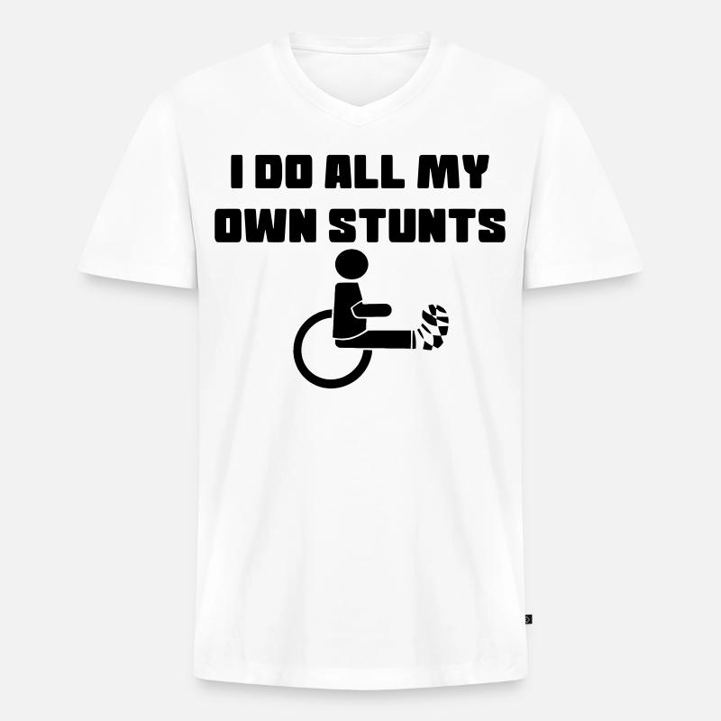 Rollstuhlfahrer mit Bein in Gips # - Männer Premium Bio T-Shirt mit V-Ausschnitt - Weiß