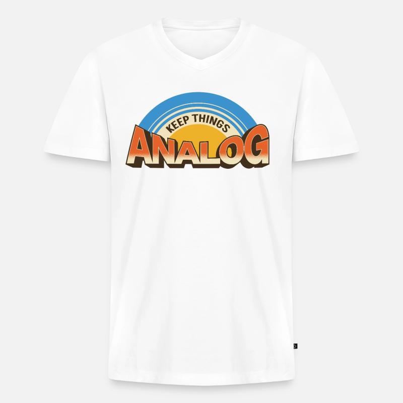 Keep Things Analog – Retro Tech-Statement - Männer Premium Bio T-Shirt mit V-Ausschnitt - Weiß