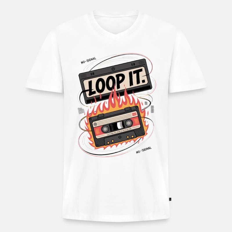 Retro Kassette mit "Loop It" Flammen-Design - Männer Premium Bio T-Shirt mit V-Ausschnitt - Weiß