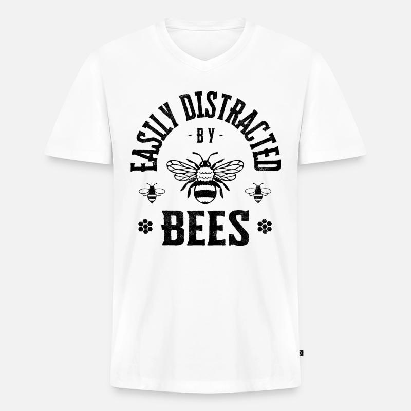Easily distracted by bees - Männer Premium Bio T-Shirt mit V-Ausschnitt - Weiß
