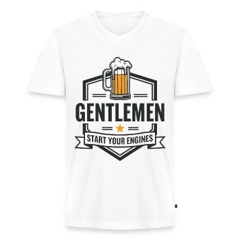 Gentlemen & Bier – Start Your Engines - Männer Premium Bio T-Shirt mit V-Ausschnitt - Weiß - Vorne - Nico (187cm)