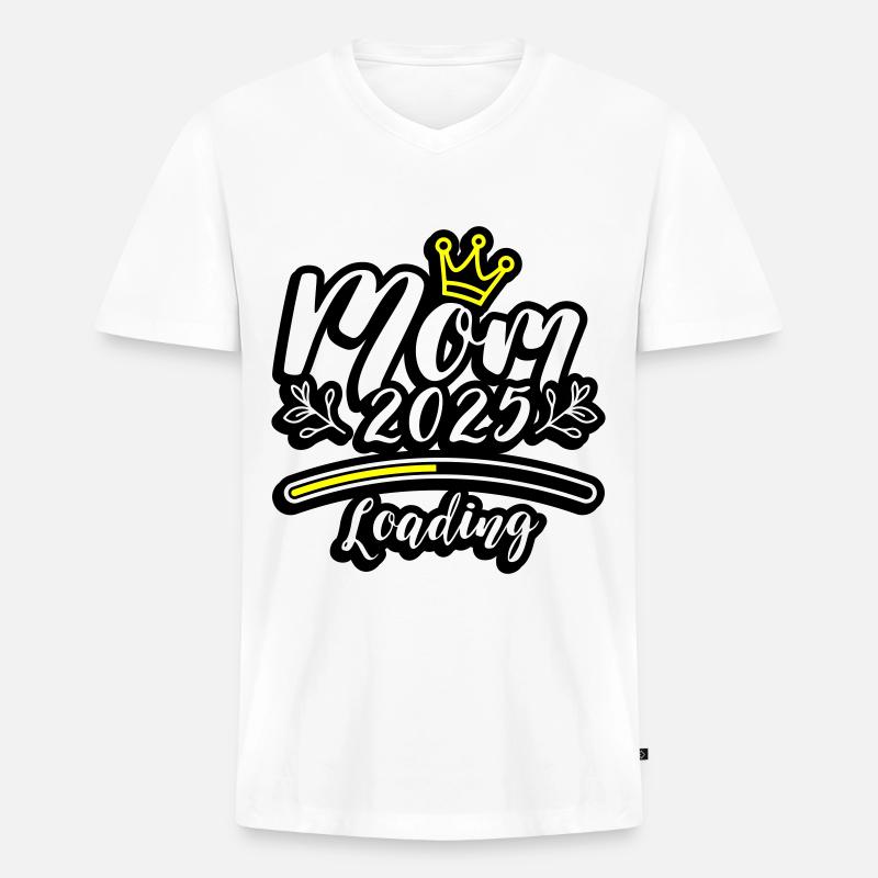 Mama 2025 Loading Mom - Männer Premium Bio T-Shirt mit V-Ausschnitt - Weiß