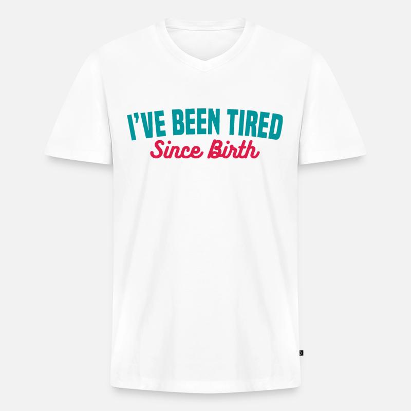 MÜDE SEIT DER GEBURT - Männer Premium Bio T-Shirt mit V-Ausschnitt - Weiß