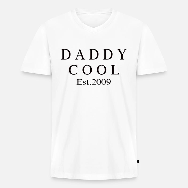 Daddy Cool est 2009 - Männer Premium Bio T-Shirt mit V-Ausschnitt - Weiß