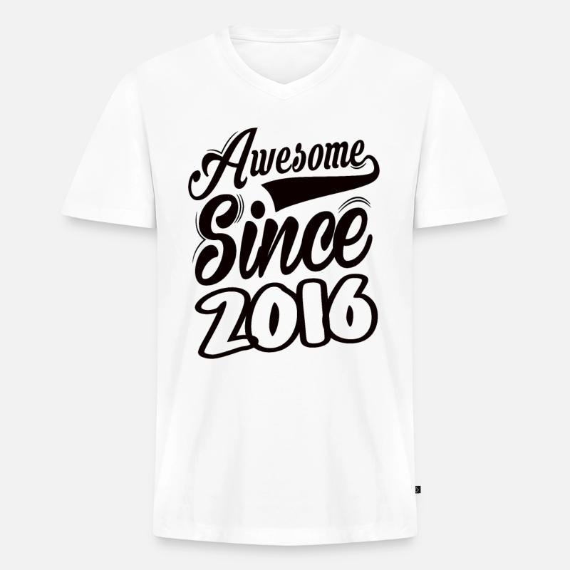 Awesome Since 2016 - Männer Premium Bio T-Shirt mit V-Ausschnitt - Weiß