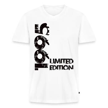 Limited Edition 1995 - Männer Premium Bio T-Shirt mit V-Ausschnitt - Weiß - Vorne - Nico (187cm)