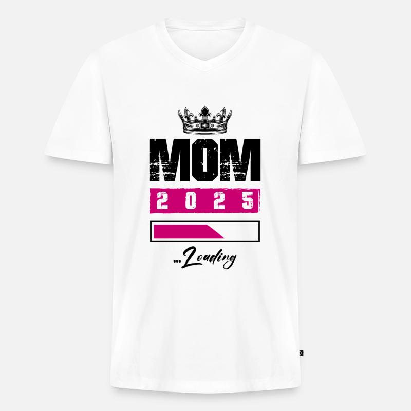 Mama 2025 Loading Mom - Männer Premium Bio T-Shirt mit V-Ausschnitt - Weiß