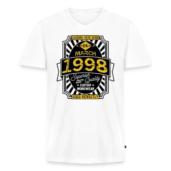 1998 MÄRZ - Männer Premium Bio T-Shirt mit V-Ausschnitt - Weiß - Vorne - Nico (187cm)