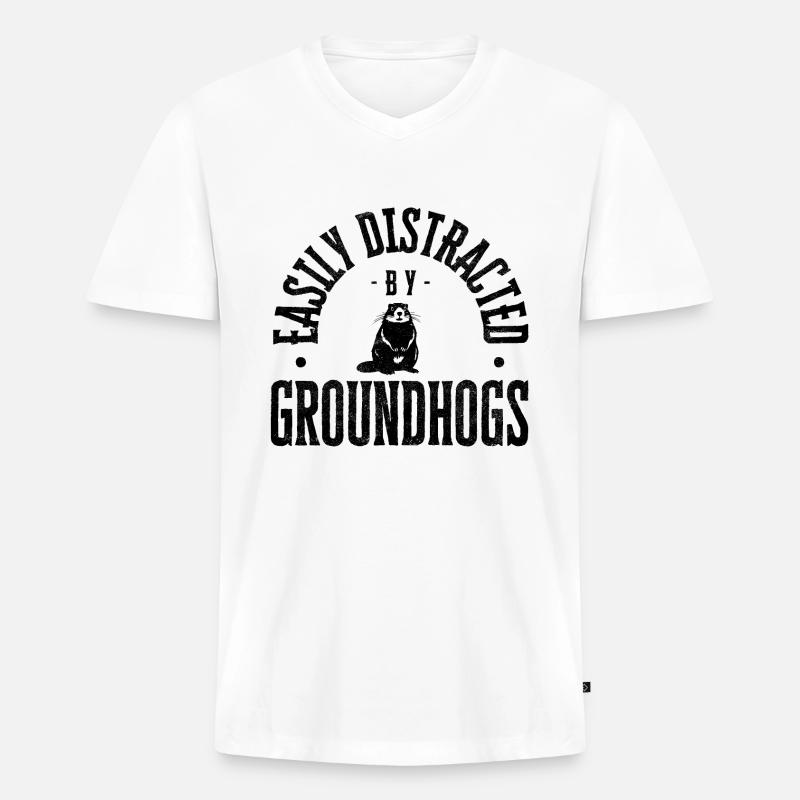 Easily distracted by groundhogs - Männer Premium Bio T-Shirt mit V-Ausschnitt - Weiß