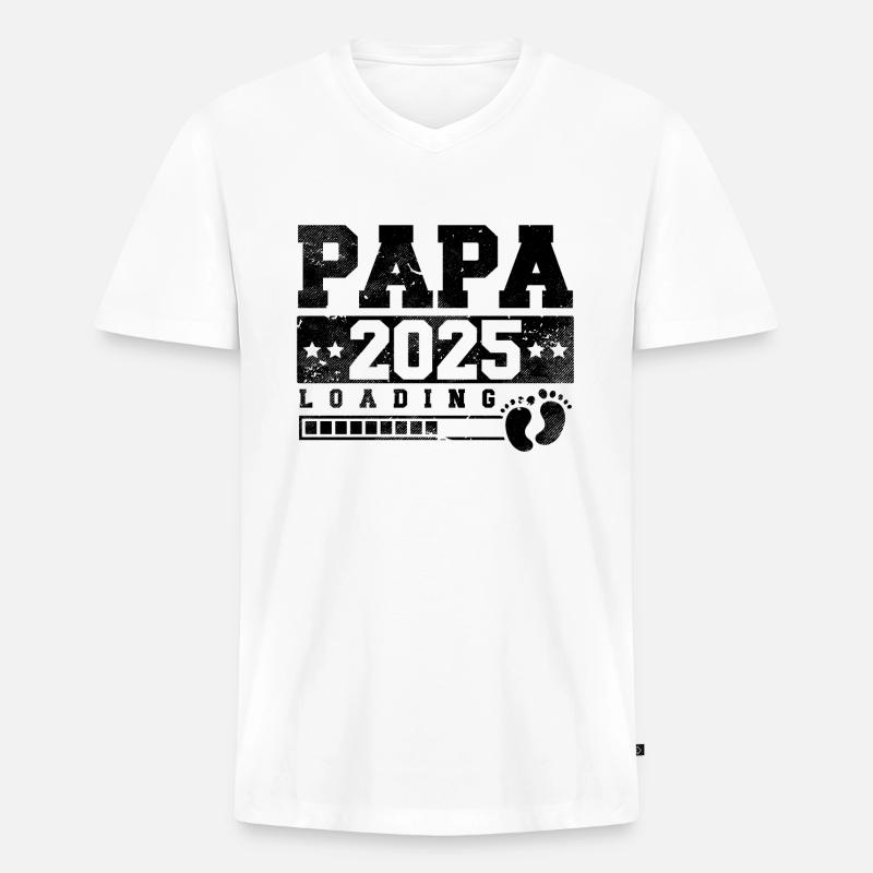 Papa 2025 loading - Männer Premium Bio T-Shirt mit V-Ausschnitt - Weiß