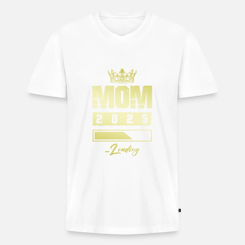 Mama 2025 Loading Mom - Männer Premium Bio T-Shirt mit V-Ausschnitt - Weiß