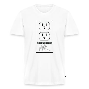 Steckdose Witze Geerdet Strenge Eltern Wortspiele - Männer Premium Bio T-Shirt mit V-Ausschnitt - Weiß - Vorne - Nico (187cm)
