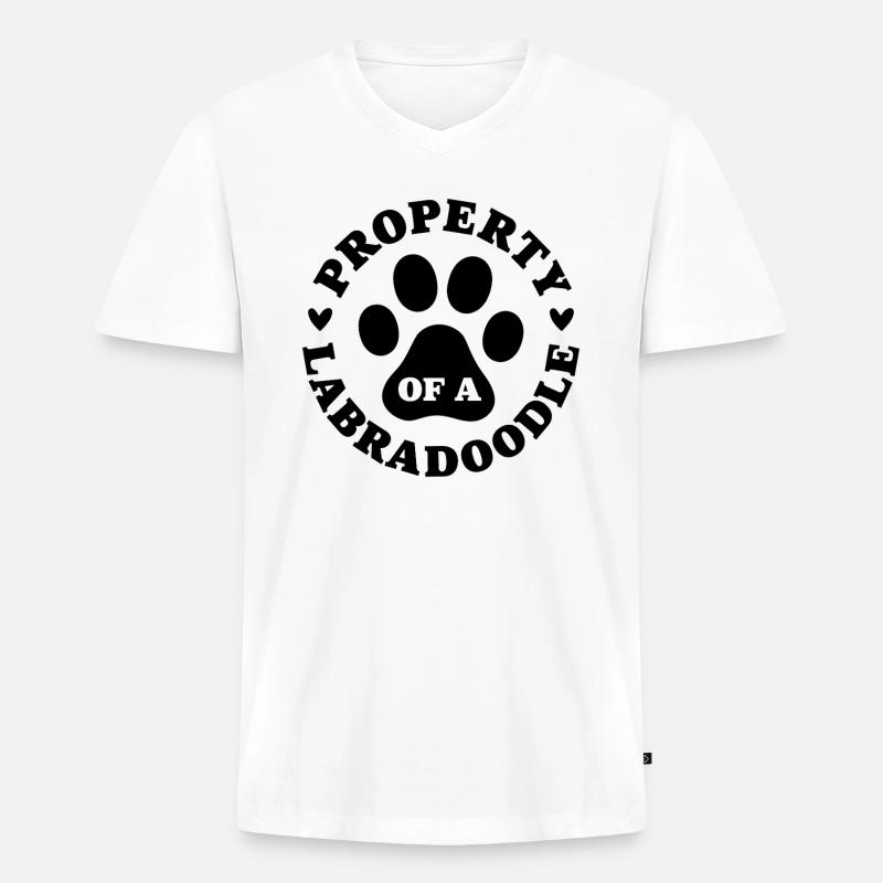 Eigentum eines Labradoodles - Männer Premium Bio T-Shirt mit V-Ausschnitt - Weiß