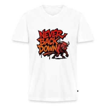 Never Back Down – Wütender Bulle - Männer Premium Bio T-Shirt mit V-Ausschnitt - Weiß - Vorne - Nico (187cm)
