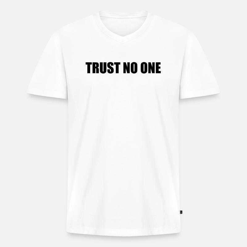 Trust no one - Männer Premium Bio T-Shirt mit V-Ausschnitt - Weiß