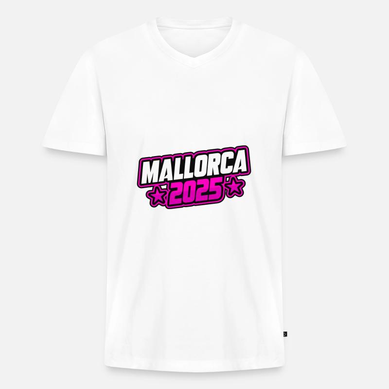Mallorca 2025 Spruch - Männer Premium Bio T-Shirt mit V-Ausschnitt - Weiß