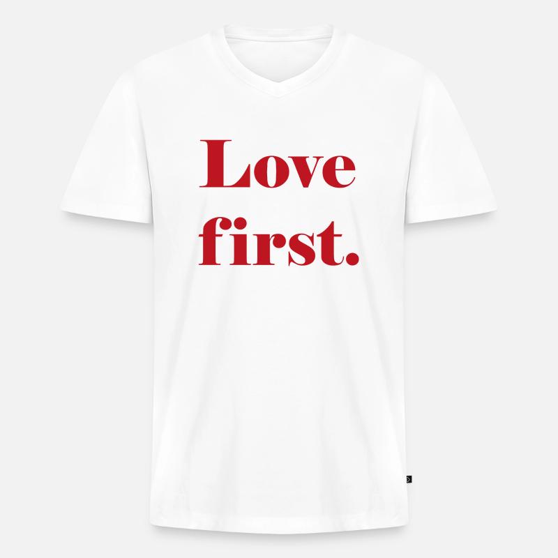 Love first - Männer Premium Bio T-Shirt mit V-Ausschnitt - Weiß