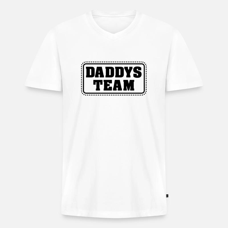 Daddys team (1c) - Männer Premium Bio T-Shirt mit V-Ausschnitt - Weiß