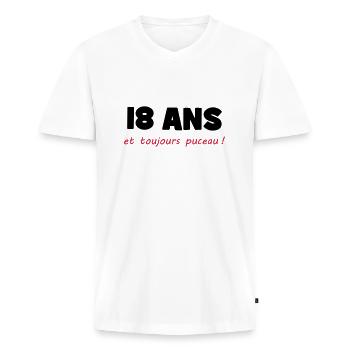 18 ans et toujours puceau ! - T-shirt encolure en V Premium bio Homme - blanc - Devant - Nico (187cm)