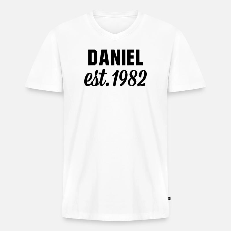 Daniel est 1982 - Männer Premium Bio T-Shirt mit V-Ausschnitt - Weiß