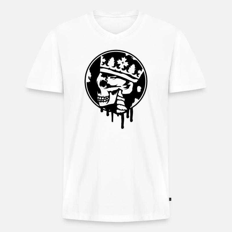 Totenschädel mit Krone Graffiti - Männer Premium Bio T-Shirt mit V-Ausschnitt - Weiß